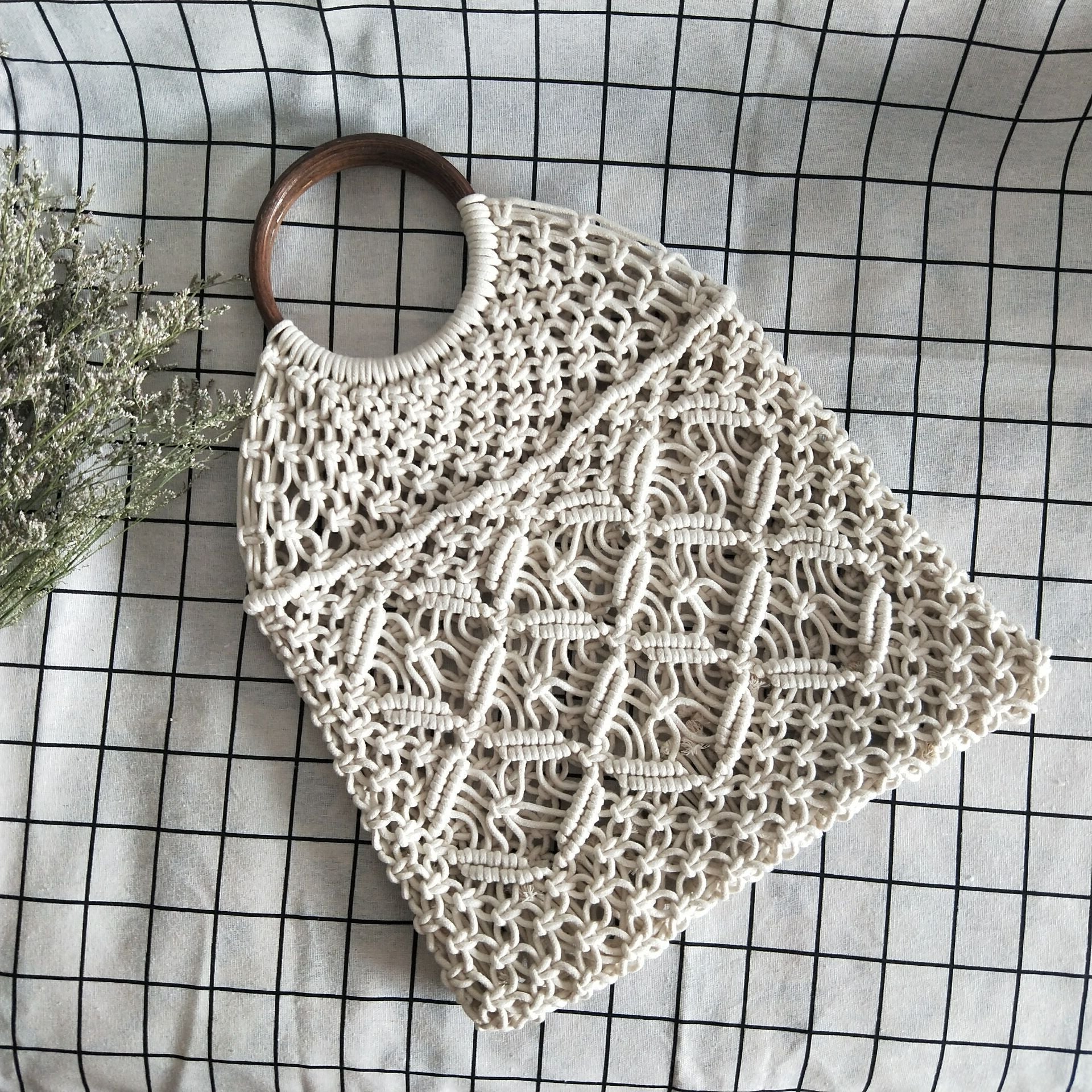 Openwork straw Shoulder Bags