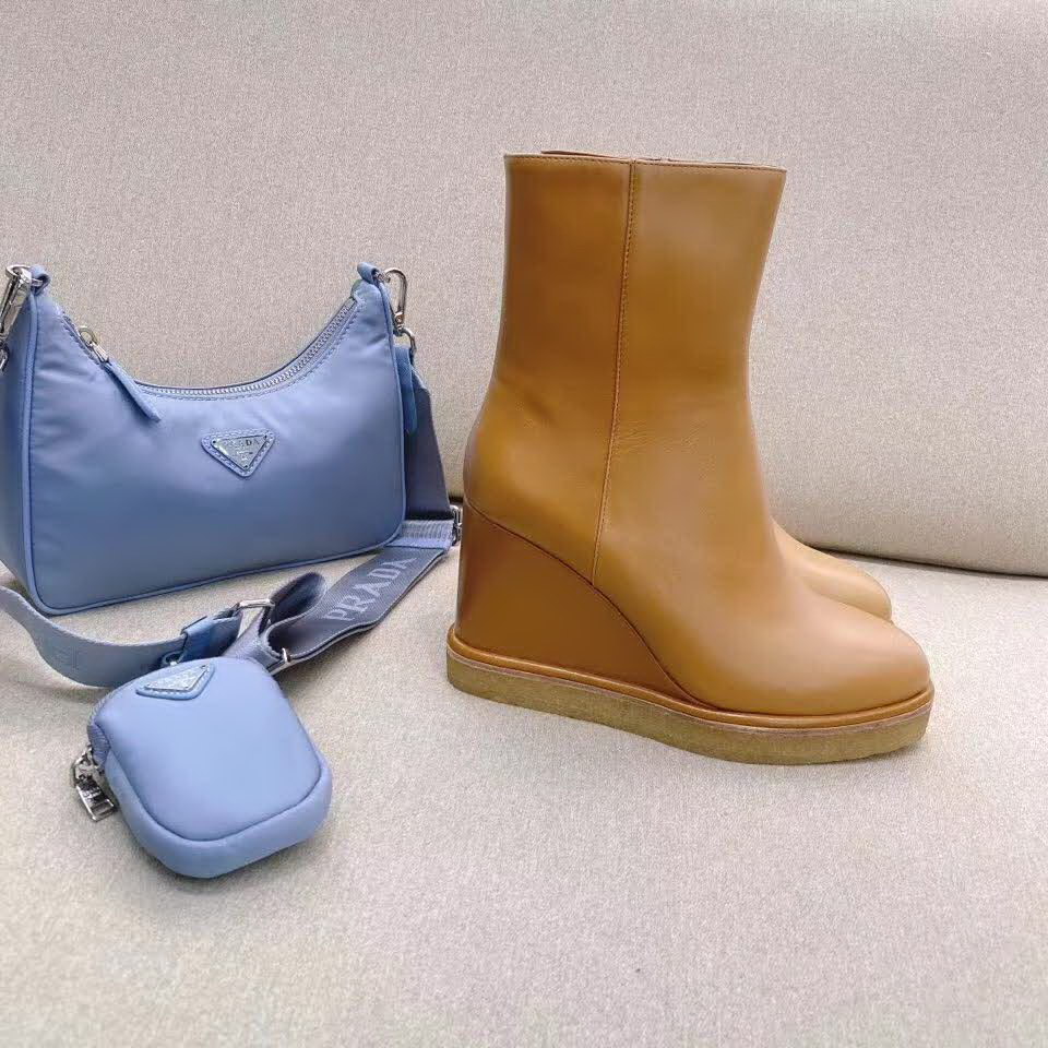 20秋季最新专柜款-赛琳Celine2020爆款秋冬系列！经楦靴型+英伦复古设计，经典耐看