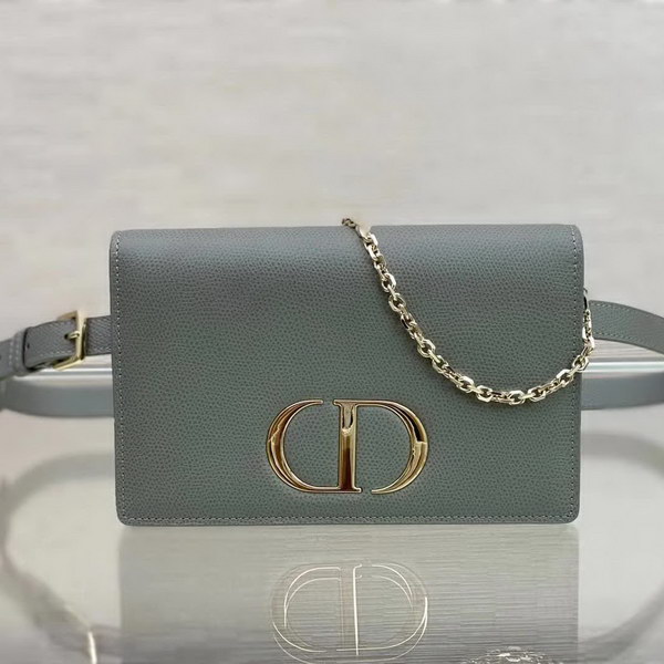 【原版皮】迪奥/Dior 30Montaigne 腰包WOC二合一，采用多功能设计，正面饰以CD元素，展现30 Montaigne系列产品的标志性外观，可搭配腰带佩戴，肩背，斜挎或作为手拿包使用