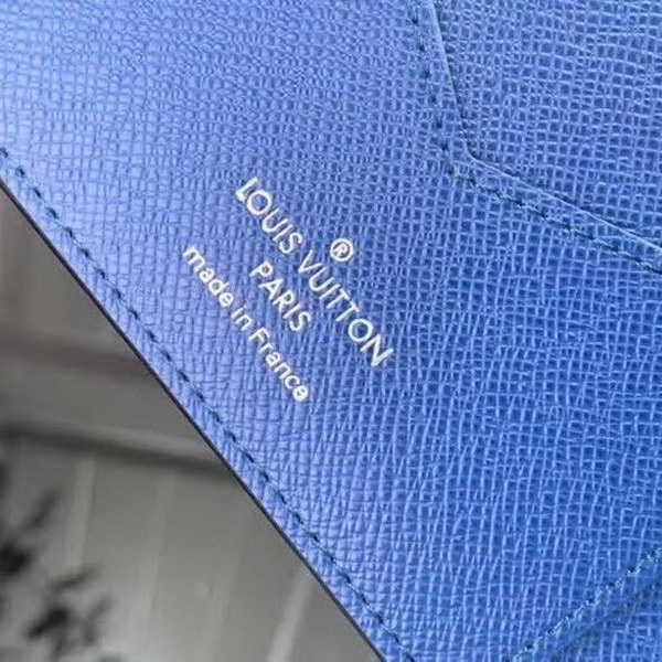 【原版皮】路易威登/LV 大格护照夹，由Damier Graphite Pixel涂层帆布制成，以像素形式演绎经典Damier棋盘格图案，凸显未来感，奢华的压纹小牛皮内衬和多个内部隔层造就其经典质量，款号：M60181