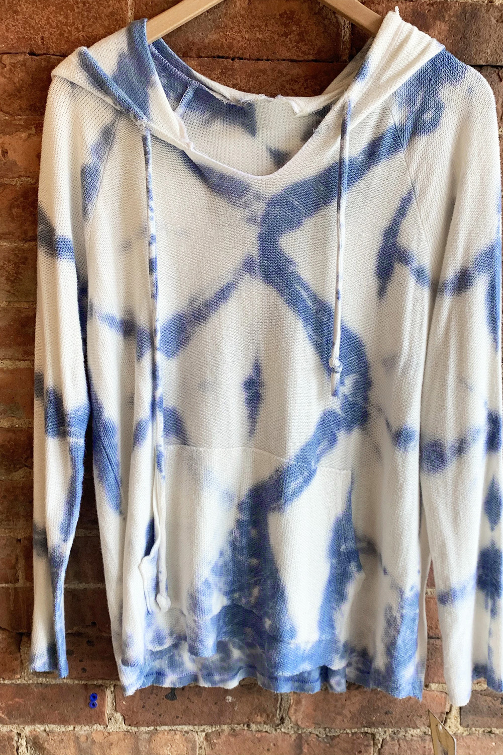 蓝色扎染休闲舒适长袖套头连帽衫