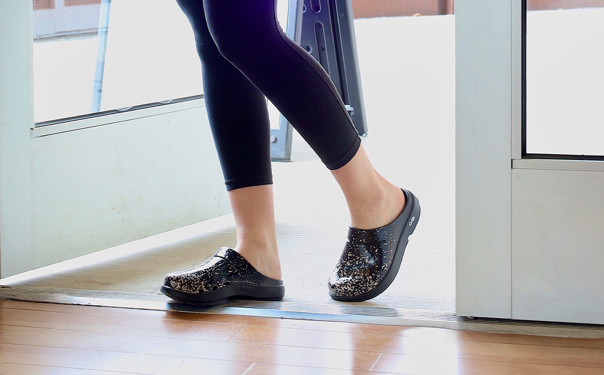 Women's OOcloog Limited Edition Clog - Champagne Pop