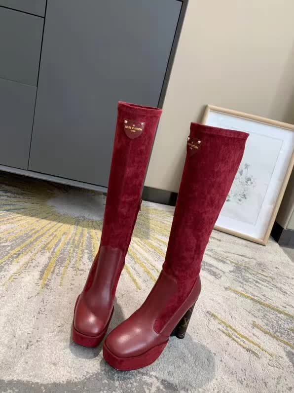20秋季最新专柜款-路易威登LV2020早秋最新长靴，羊京包水台，一眼看上去就高端大气上档次，让你齁的柱所以主场，超级好看哦