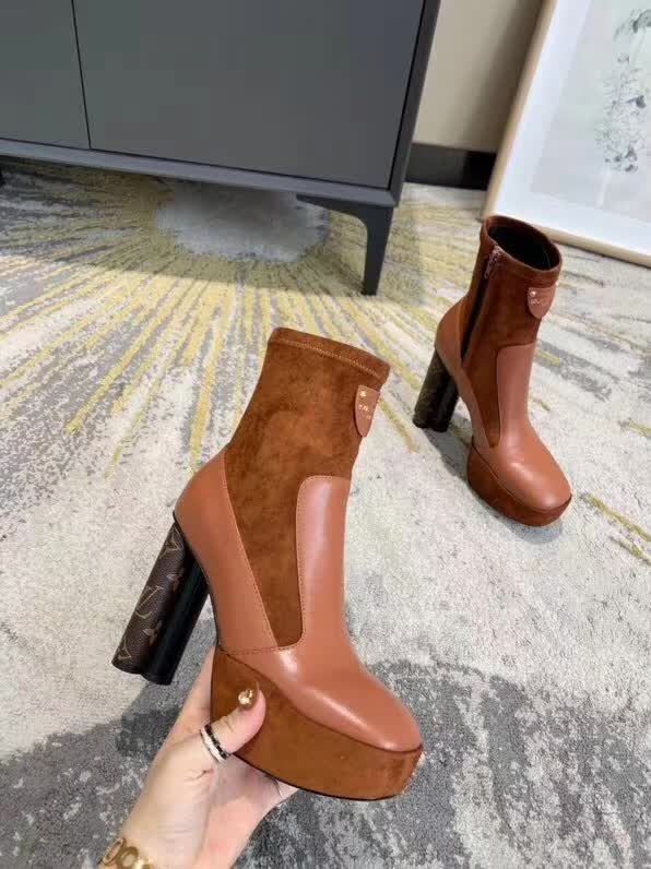 20秋季最新专柜款-路易威登LV2020早秋最新短靴，羊京包水台，一眼看上去就高端大气上档次，让你齁的柱所以主场，超级好看哦