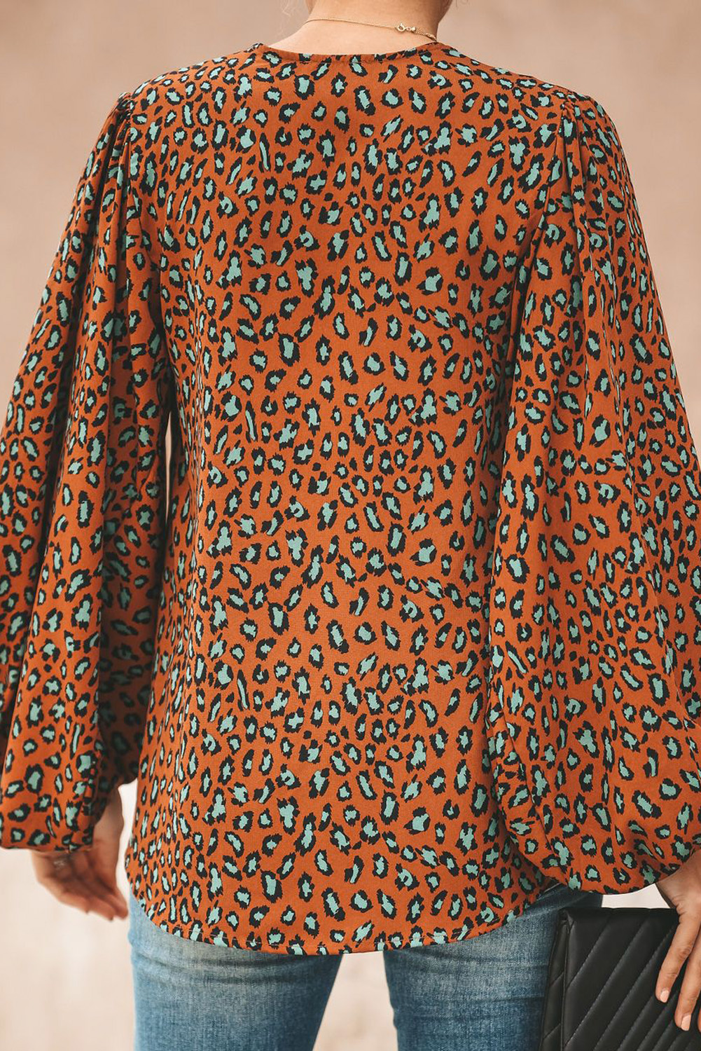 褐色豹纹V领灯笼袖宽松上衣