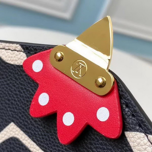 【原版皮】路易威登/LV Pochette Métis 手袋，以压纹皮革呈现超大Monogram印花，搭配顶部编织手柄，涂鸦风格挂饰和S-lock锁扣，即刻俘获视觉焦点，款号：M45385