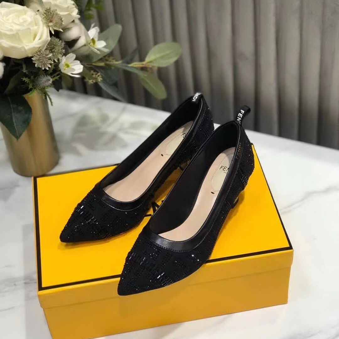 20秋季最新专柜款-芬迪Fendi2020秋季新品，鞋面是半透视纳米科技网眼布制成！水染羊皮内里垫脚，脚感超舒适！真皮大底，防滑防透潮