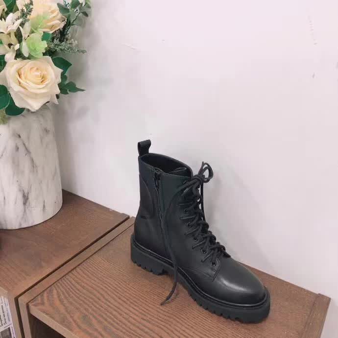 20秋季最新专柜款-华伦天奴Valentino秋冬新款爆款短靴上新，超经典好看，上脚超美