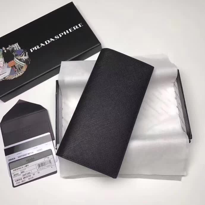【原版皮】普拉达/Prada 西装钱夹，选用十字纹牛皮裁制而成，拼接光滑皮革点缀字唛徽标，精湛走线均匀整齐，油边顺滑，款号：2MV836