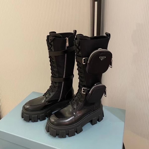 20秋季最新专柜款-普拉达Prada2020新款帅气十足短靴，洋气妞秋冬必备，简直不要太帅气，大表姐刘雯同款，各路网红明星疯抢款