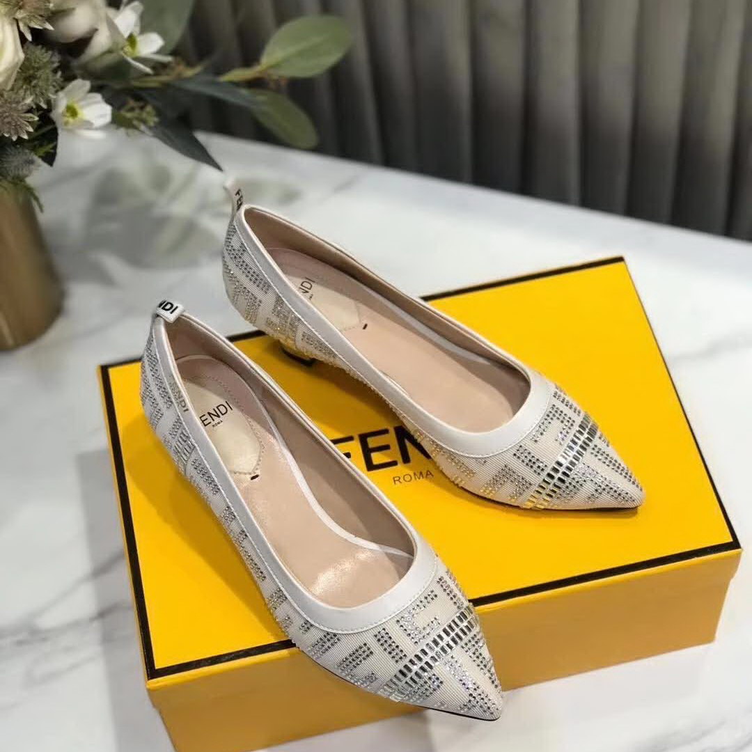 20秋季最新专柜款-芬迪Fendi2020秋季新品，鞋面是半透视纳米科技网眼布制成！水染羊皮内里垫脚，脚感超舒适！真皮大底，防滑防透潮