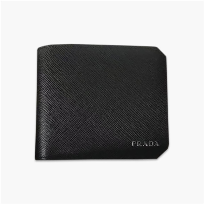 【原版皮】普拉达/Prada 短款钱夹，选用十字纹小牛皮裁制而成，圆角五字唛，经典之作，简单时尚，款号：2M0513