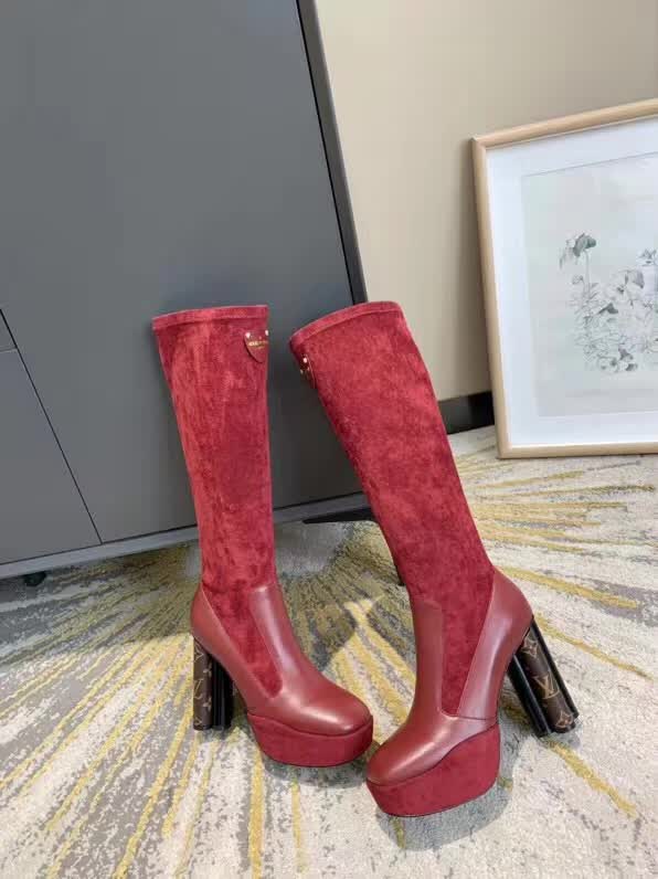 20秋季最新专柜款-路易威登LV2020早秋最新长靴，羊京包水台，一眼看上去就高端大气上档次，让你齁的柱所以主场，超级好看哦