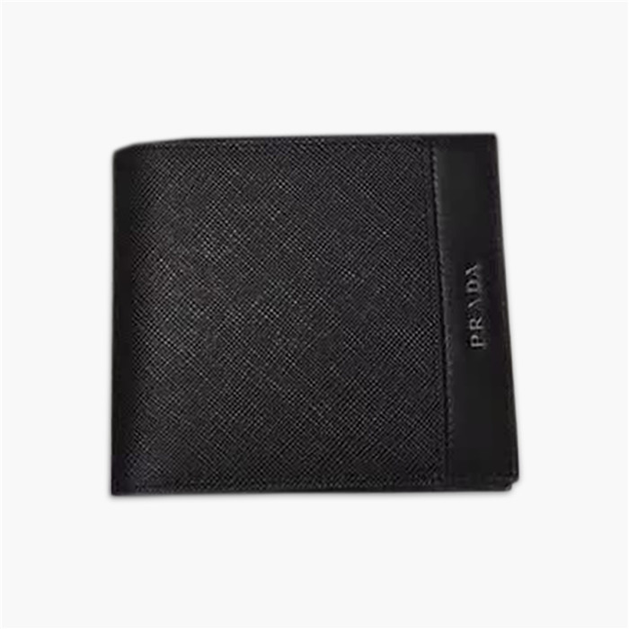 【原版皮】普拉达/Prada 短款钱夹，选用十字纹牛皮裁制而成，拼接光滑皮革点缀字唛徽标，精湛走线均匀整齐，油边顺滑，款号：2M0513