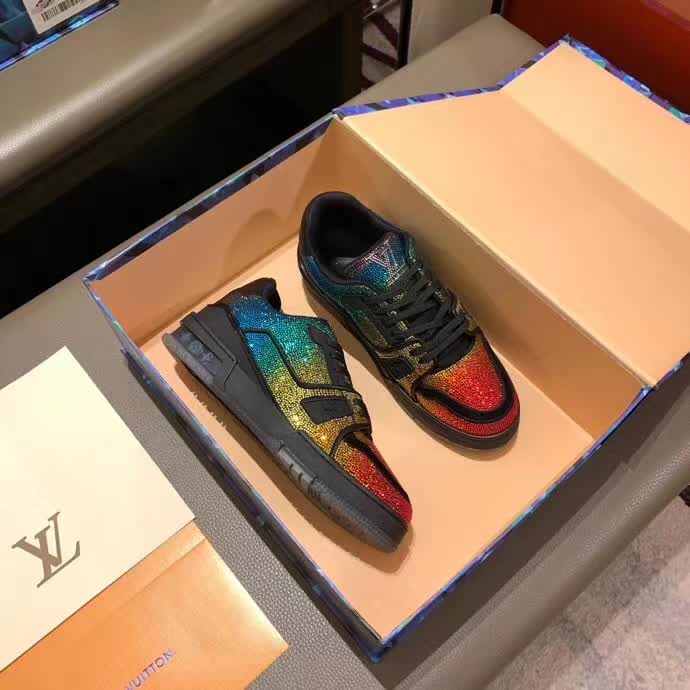 20秋季最新专柜款-路易威登LV2020早秋新款休闲鞋情侣款，专柜同步，原版底，独家活动成型底超级舒适