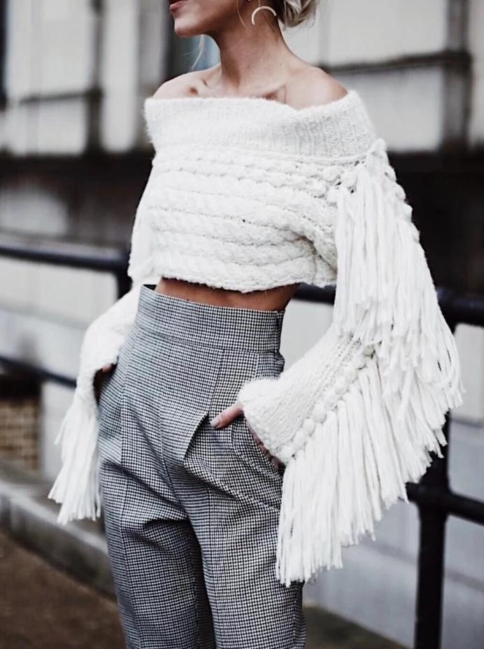 Stylish Solid Color Collar Tassel Sweater