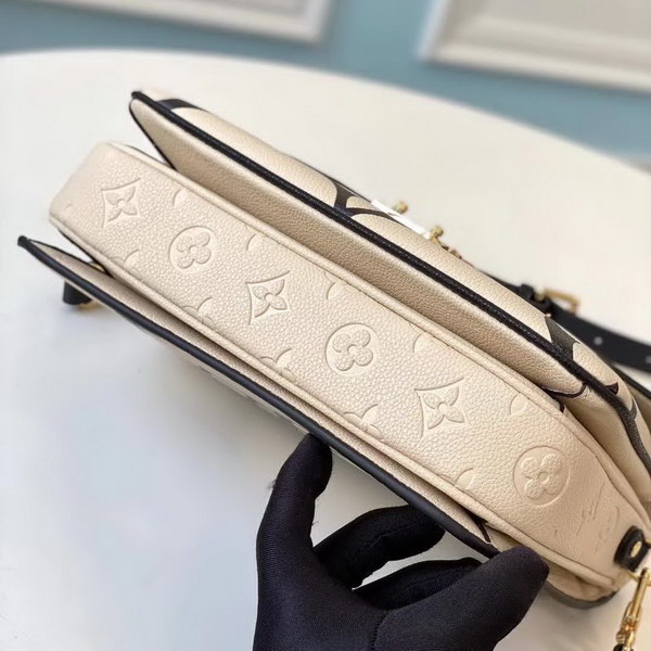 【原版皮】路易威登/LV Pochette Métis 手袋，以压纹皮革呈现超大Monogram印花，搭配顶部编织手柄，涂鸦风格挂饰和S-lock锁扣，即刻俘获视觉焦点，款号：M45384