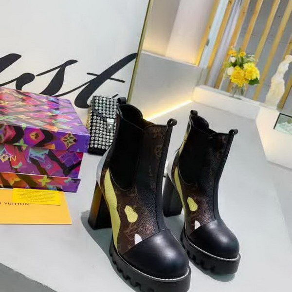 20秋季最新专柜款-路易威登LV2020秋冬时尚短靴系列，秋冬最受欢迎的单品当属短靴，一款短靴可以搭配出N种风格，无论你想扮成帅气的牛仔还是优雅的OL，它都能满足你的要求！所谓时尚之行，始于足下，既能走路，还能走心