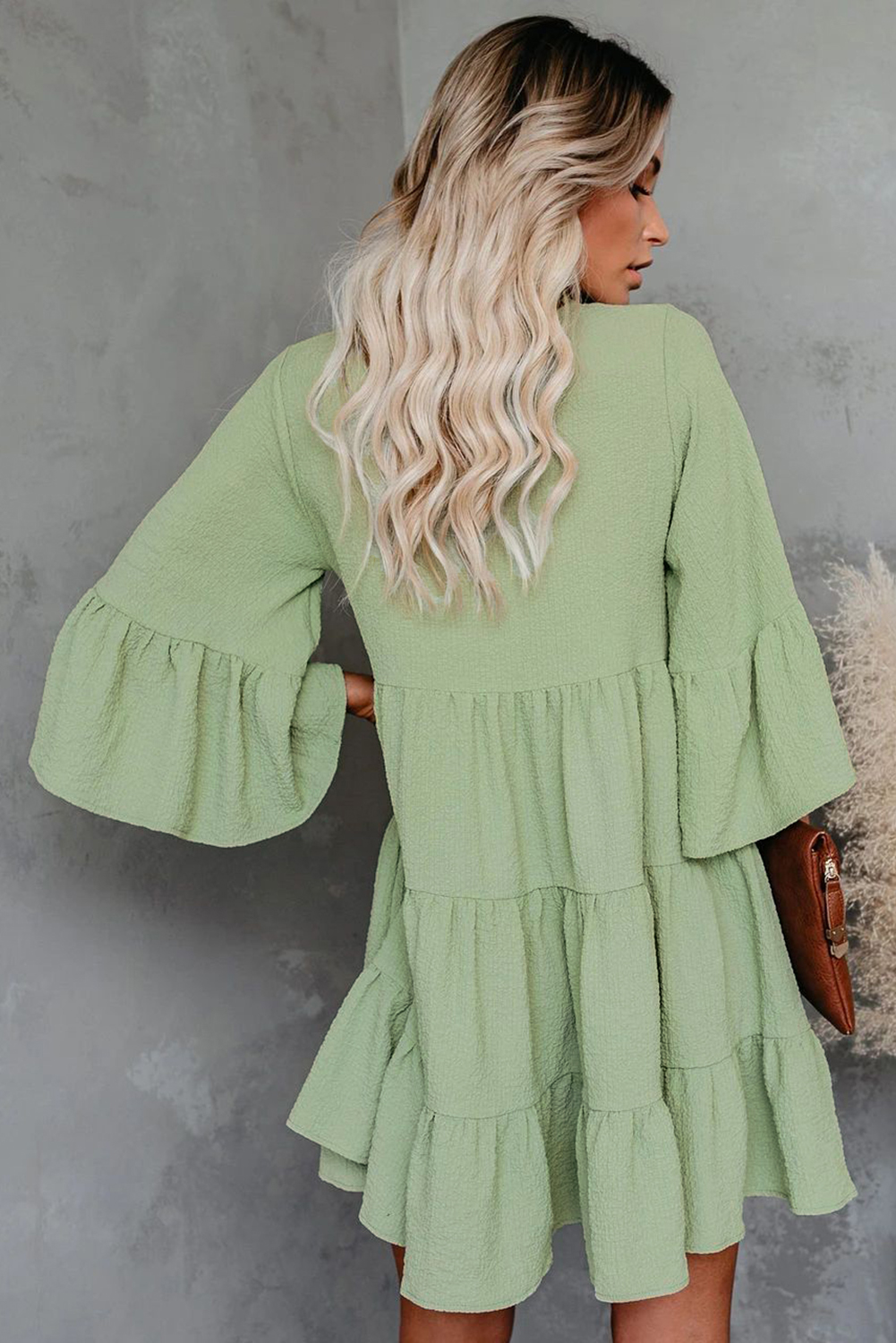 绿色V领喇叭袖流苏绳饰分层飘逸优雅连衣裙