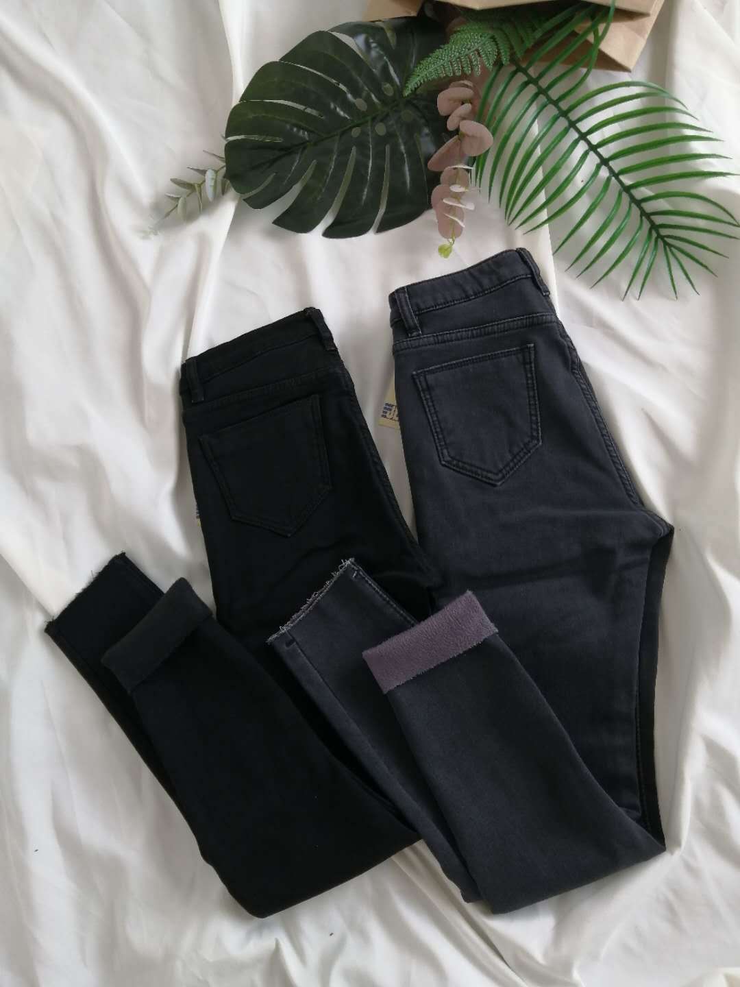 2020冬季柔软舒适加绒剪边牛仔裤 韩版中腰小脚毛边女九分