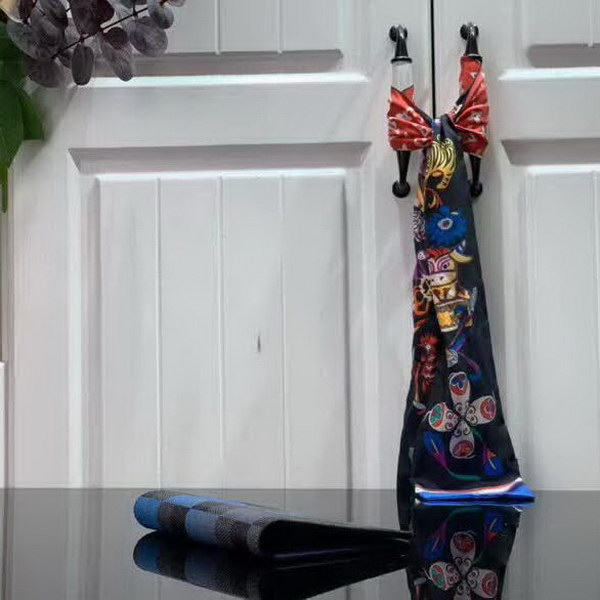 【原版皮】路易威登/LV 大格护照夹，由Damier Graphite Pixel涂层帆布制成，以像素形式演绎经典Damier棋盘格图案，凸显未来感，奢华的压纹小牛皮内衬和多个内部隔层造就其经典质量，款号：M60181