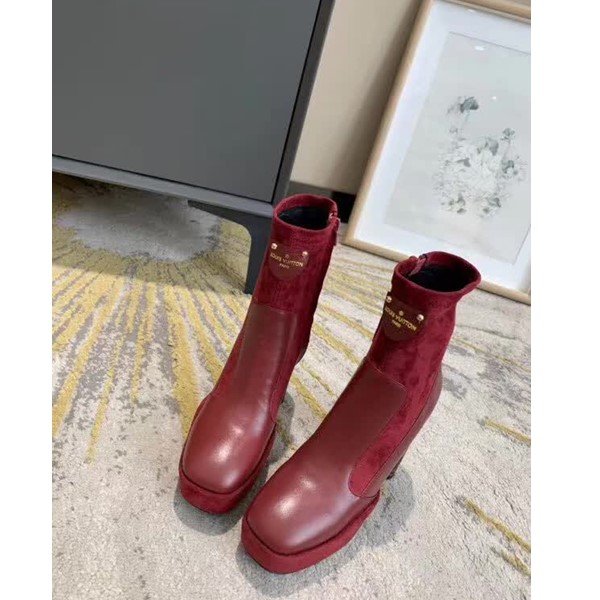 20秋季最新专柜款-路易威登LV2020早秋最新短靴，羊京包水台，一眼看上去就高端大气上档次，让你齁的柱所以主场，超级好看哦