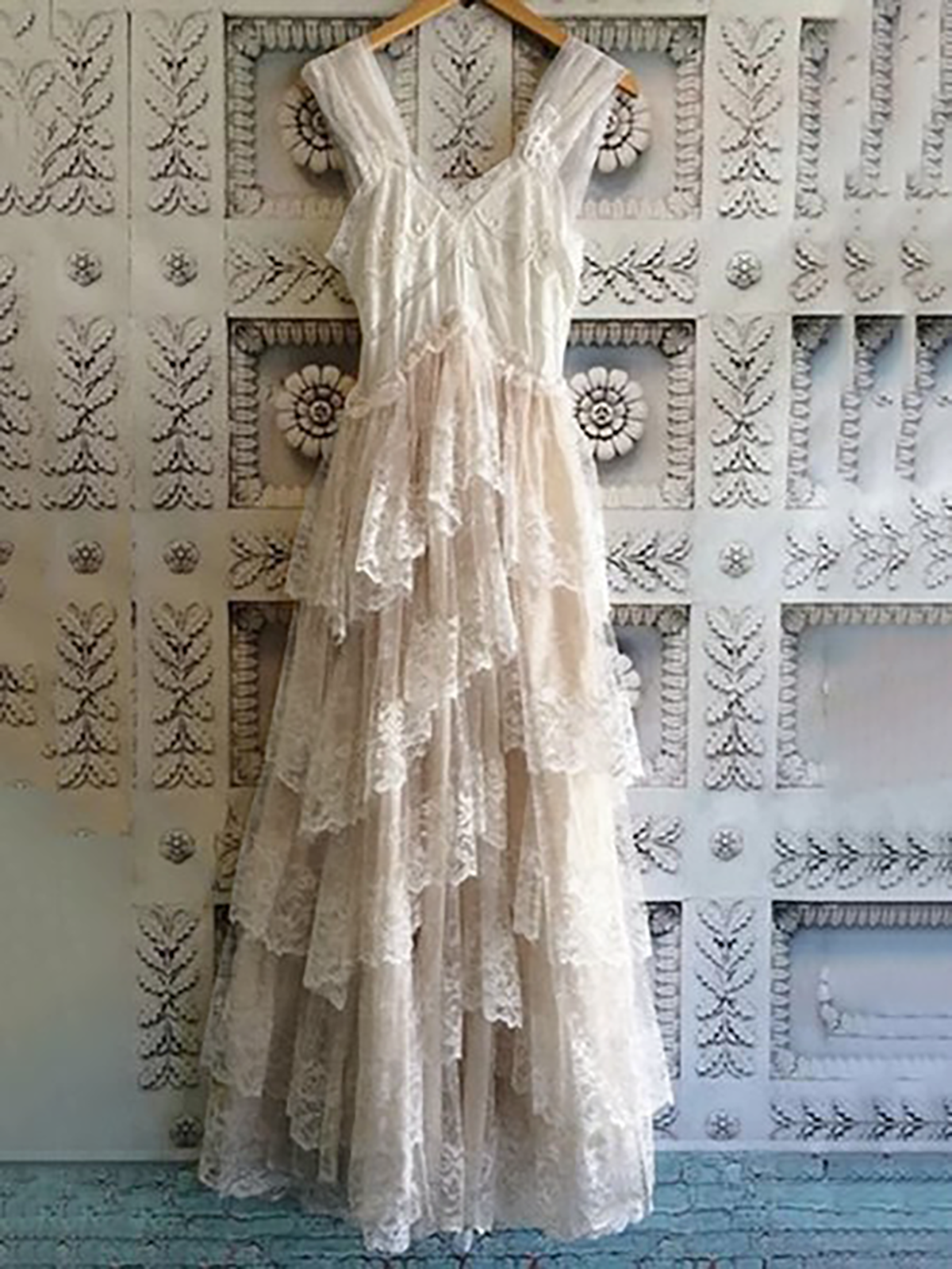 Women's V-neck elegant lace dress