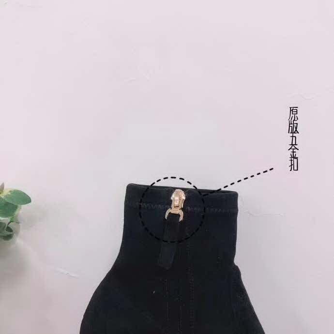 20秋季最新专柜款-华伦天奴Valentino秋冬新款爆款短靴，超经典好看，上脚超美