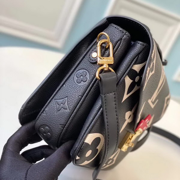 【原版皮】路易威登/LV Pochette Métis 手袋，以压纹皮革呈现超大Monogram印花，搭配顶部编织手柄，涂鸦风格挂饰和S-lock锁扣，即刻俘获视觉焦点，款号：M45385