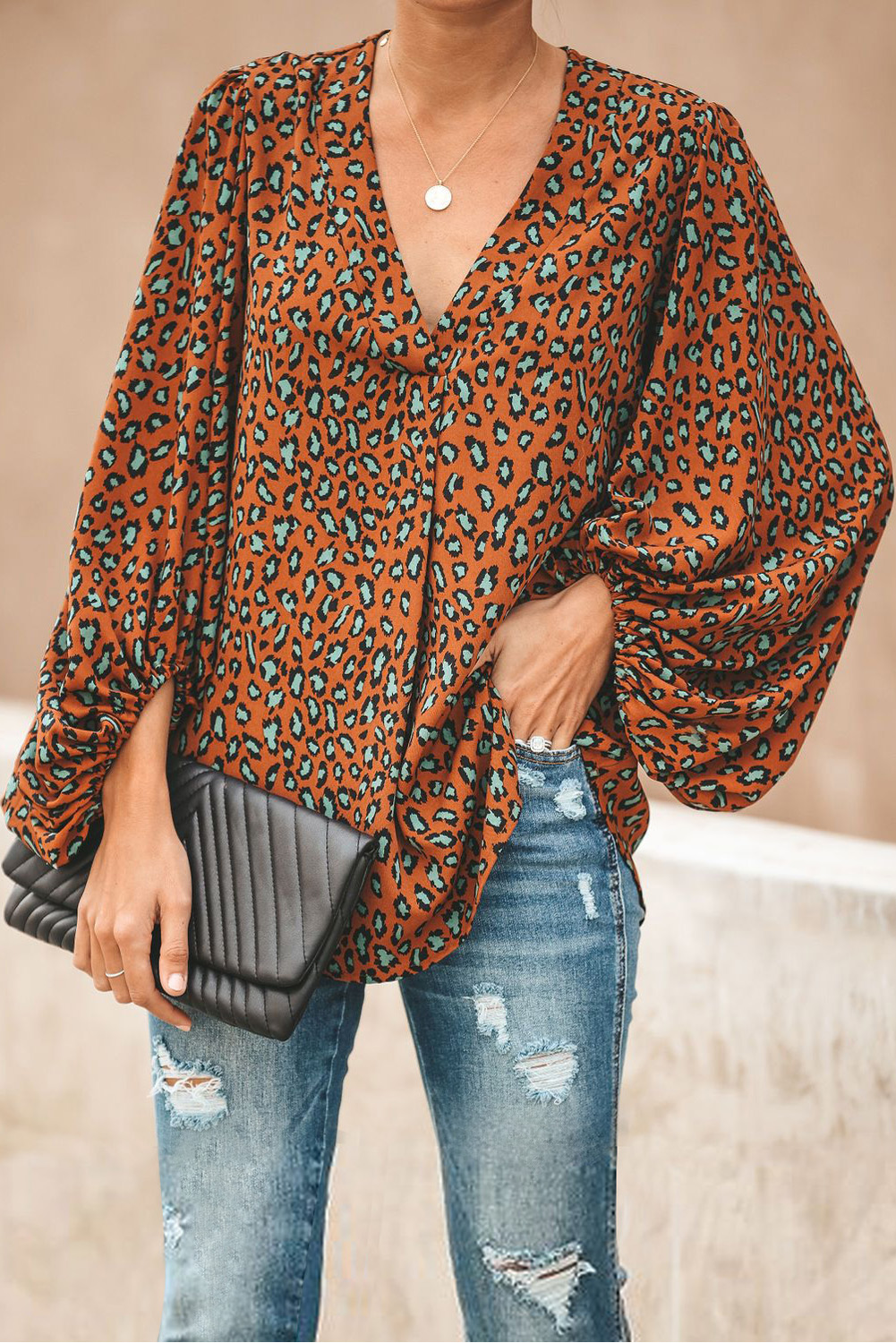 褐色豹纹V领灯笼袖宽松上衣