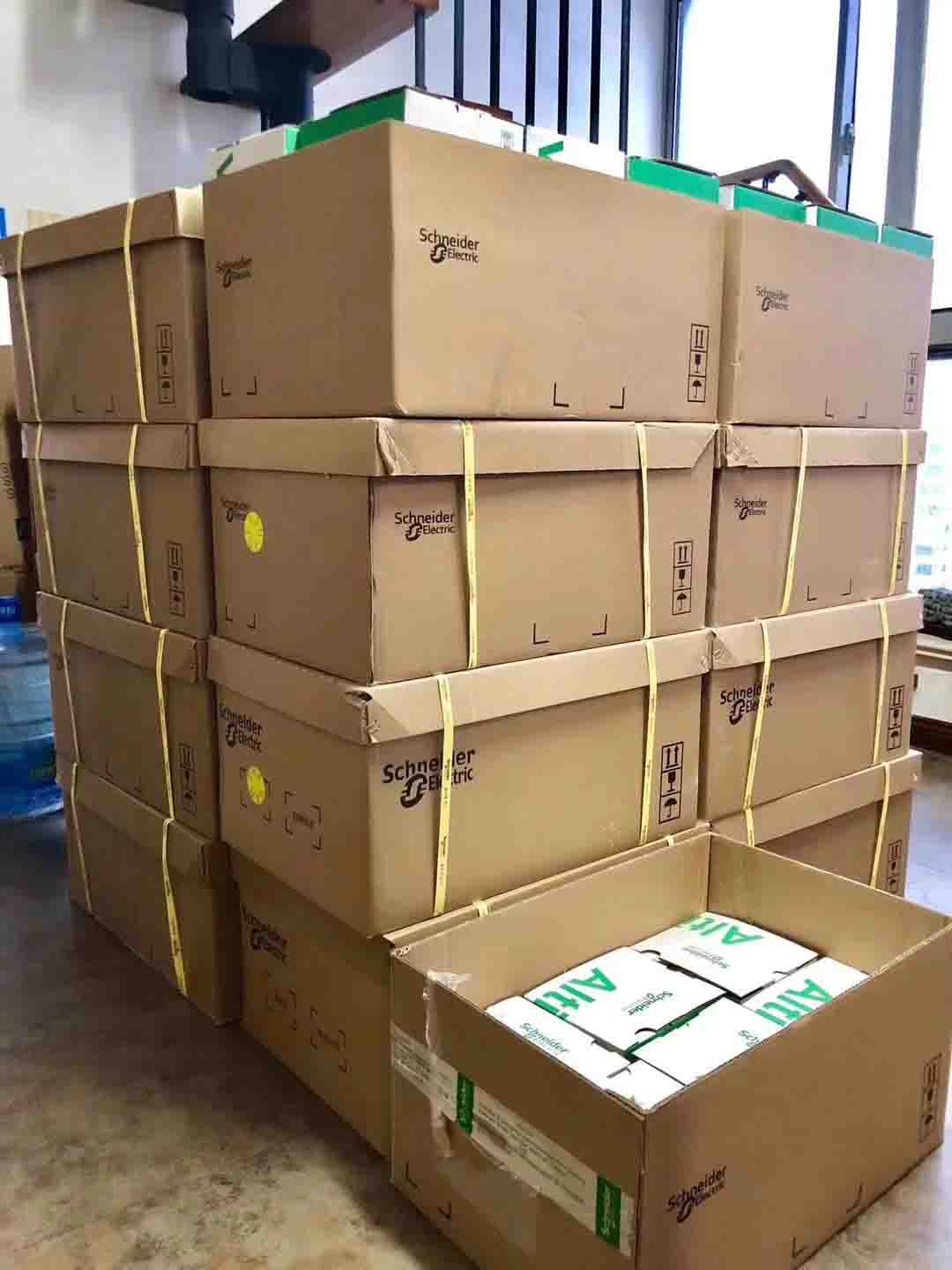 BMXXSP0800 Schneider Shielding connection kit Original Factory Sealed New