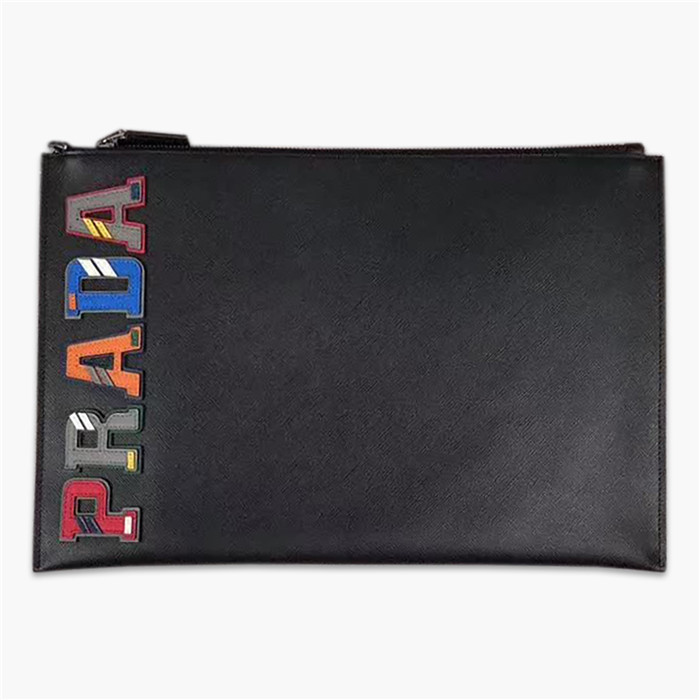 【原版皮】普拉达/Prada 男士手包，限量版，选用十字纹小牛皮裁制而成，绗缝特别的皮革徽标设计凸显个性，时尚炫酷，就是要你好看，款号：2NG001