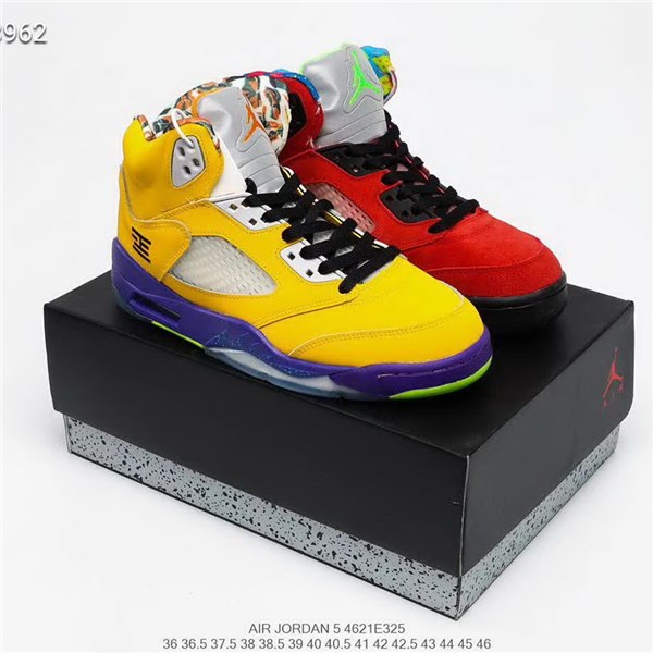 官网同步20秋季最新热销款-耐克/Nike Air Jordan 5，左右脚采用不同的鸳鸯设计，左脚鞋面是愤怒公牛的大红麂皮鞋身，后跟刺绣有上海配色的标志性元素申字Logo，中底和鞋舌则是Quai 54的经典绿色