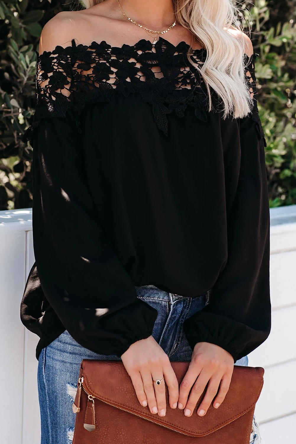 黑色一字领露肩蕾丝花边宽松长袖上衣