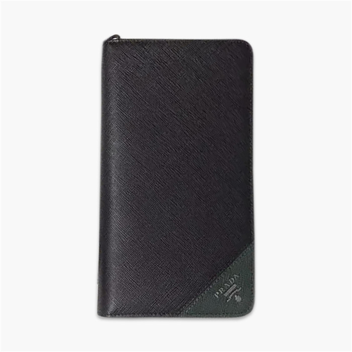 【原版皮】普拉达/Prada 拉链钱夹，选用十字纹小牛皮裁制而成，边角点缀三角散字徽标，经典之作，简单时尚，款号：2ML188