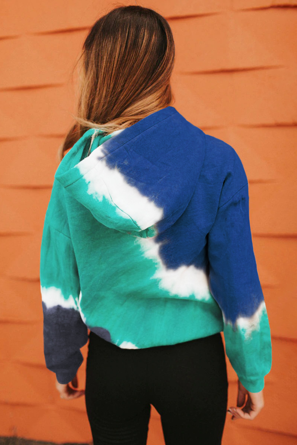 蓝绿时尚撞色扎染长袖舒适套头连帽衫