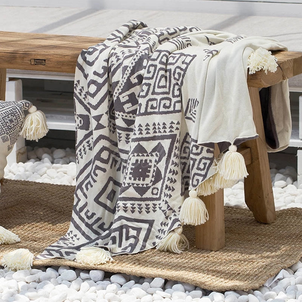 Printed Tasseled Pompom Triming Knit Blankets