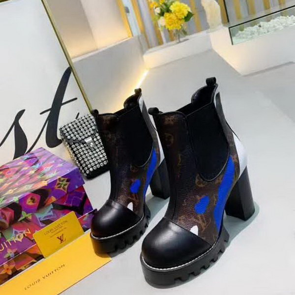 20秋季最新专柜款-路易威登LV2020秋冬时尚短靴系列，秋冬最受欢迎的单品当属短靴，一款短靴可以搭配出N种风格，无论你想扮成帅气的牛仔还是优雅的OL，它都能满足你的要求！所谓时尚之行，始于足下，既能走路，还能走心