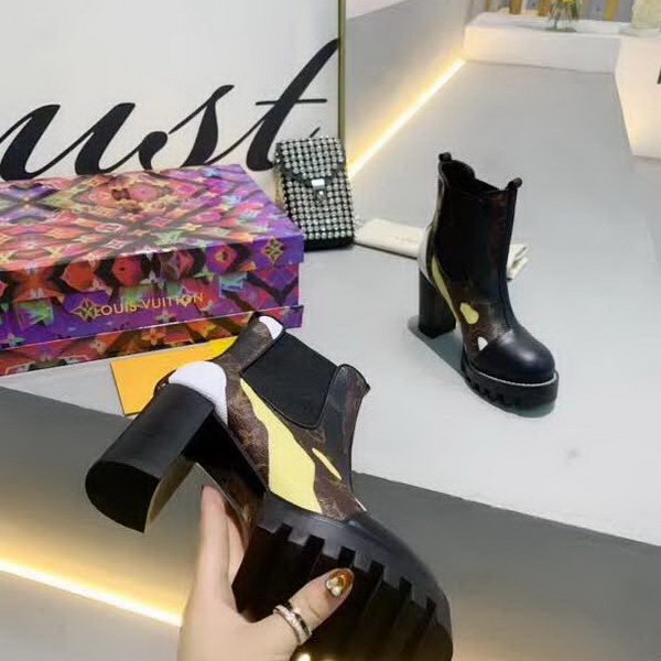 20秋季最新专柜款-路易威登LV2020秋冬时尚短靴系列，秋冬最受欢迎的单品当属短靴，一款短靴可以搭配出N种风格，无论你想扮成帅气的牛仔还是优雅的OL，它都能满足你的要求！所谓时尚之行，始于足下，既能走路，还能走心