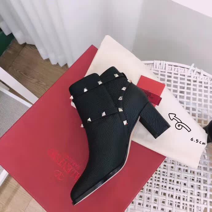 20秋季最新专柜款-华伦天奴Valentino秋冬新款爆款短靴，超经典好看，上脚超美
