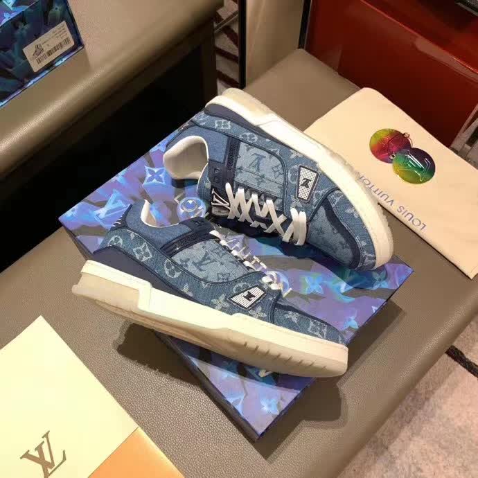 20秋季最新专柜款-路易威登LV2020早秋新款休闲鞋情侣款，专柜同步，原版底，独家活动成型底超级舒适