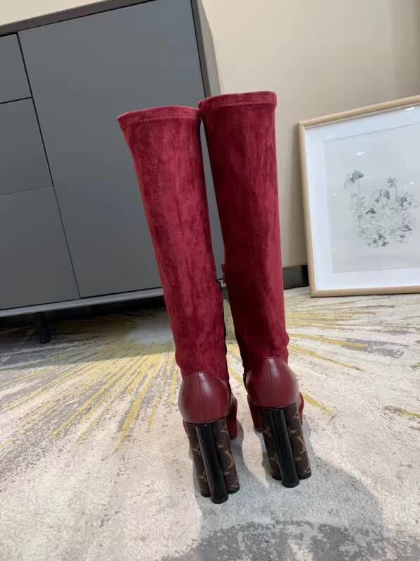 20秋季最新专柜款-路易威登LV2020早秋最新长靴，羊京包水台，一眼看上去就高端大气上档次，让你齁的柱所以主场，超级好看哦