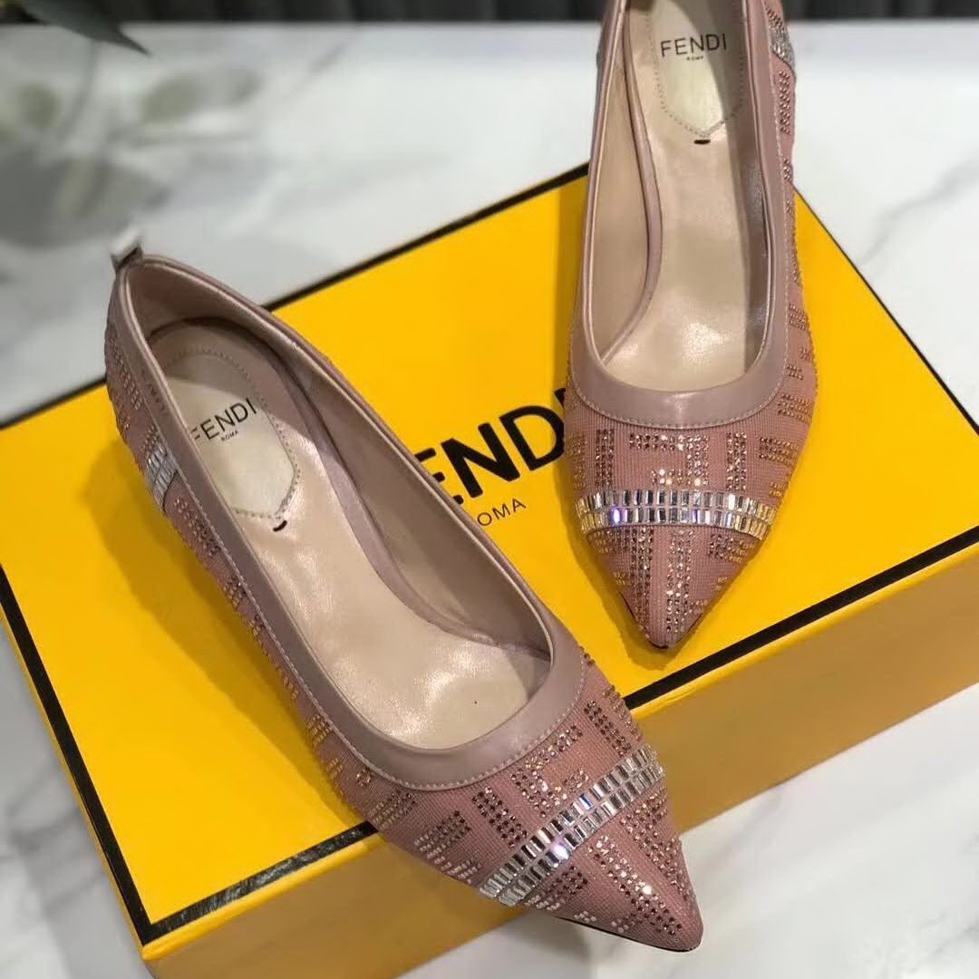 20秋季最新专柜款-芬迪Fendi2020秋季新品，鞋面是半透视纳米科技网眼布制成！水染羊皮内里垫脚，脚感超舒适！真皮大底，防滑防透潮
