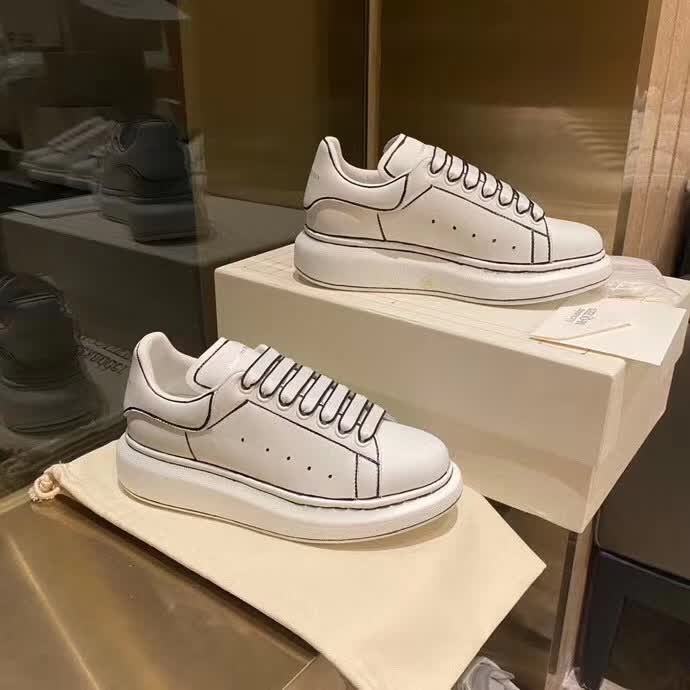 20秋季最新专柜款-麦昆McQueen情侣款经典明星爆款百搭小白鞋，各路明星纷纷上脚，超经典好看