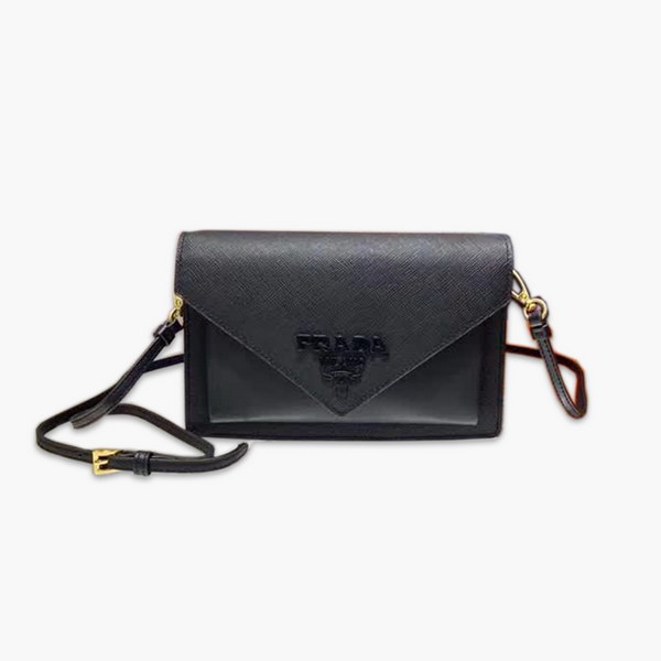 【原版皮】普拉达/Prada 肩背包，诠释精致的极简主义设计格调，一枚金属徽标点缀其上，昭示品牌身份，可拆卸可调式皮革肩带，又可当手包，内配可拆卸镜子，款号： 1BP020