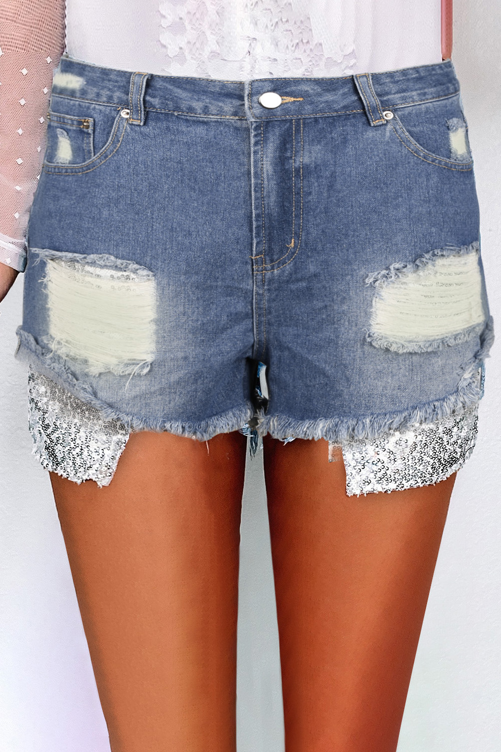 浅蓝色磨损毛边亮片口袋牛仔短裤