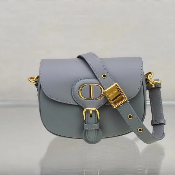 【原版皮】迪奥/Dior bobby 手袋，复古CD logo，硬挺的包身，五金做旧增加了复古感，不易磨损，采用光面牛皮革精心制作，饰以复古金色五金配件提升格调，柔软而富有质感，点缀有军装风格搭扣，款号：M9317