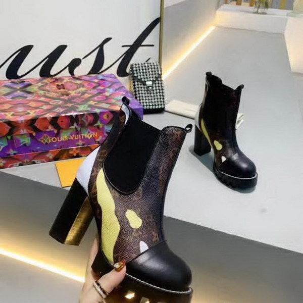 20秋季最新专柜款-路易威登LV2020秋冬时尚短靴系列，秋冬最受欢迎的单品当属短靴，一款短靴可以搭配出N种风格，无论你想扮成帅气的牛仔还是优雅的OL，它都能满足你的要求！所谓时尚之行，始于足下，既能走路，还能走心