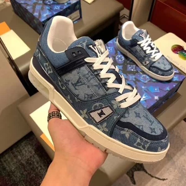 20秋季最新专柜款-路易威登LV2020早秋新款休闲鞋情侣款，专柜同步，原版底，独家活动成型底超级舒适