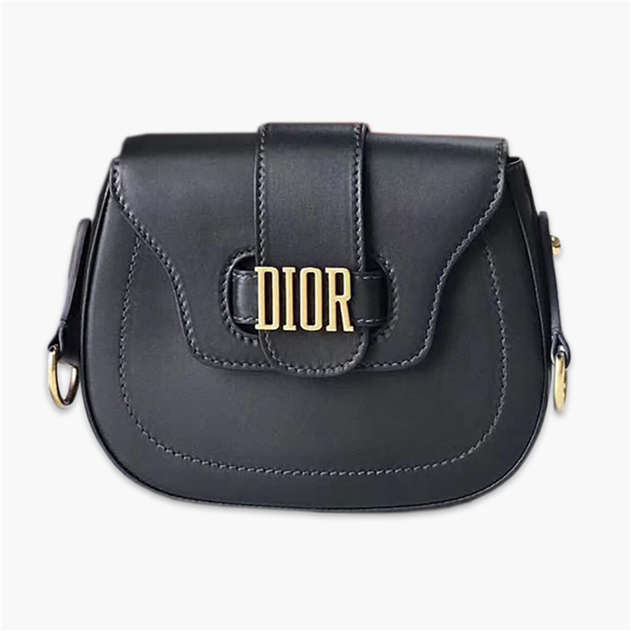 【原版皮】迪奥/Dior 肩背包，选用小牛皮裁制而成，饰以品牌标识字母锁扣，设计得比其它包更有特色一点，真的特别好看，款号：M6501